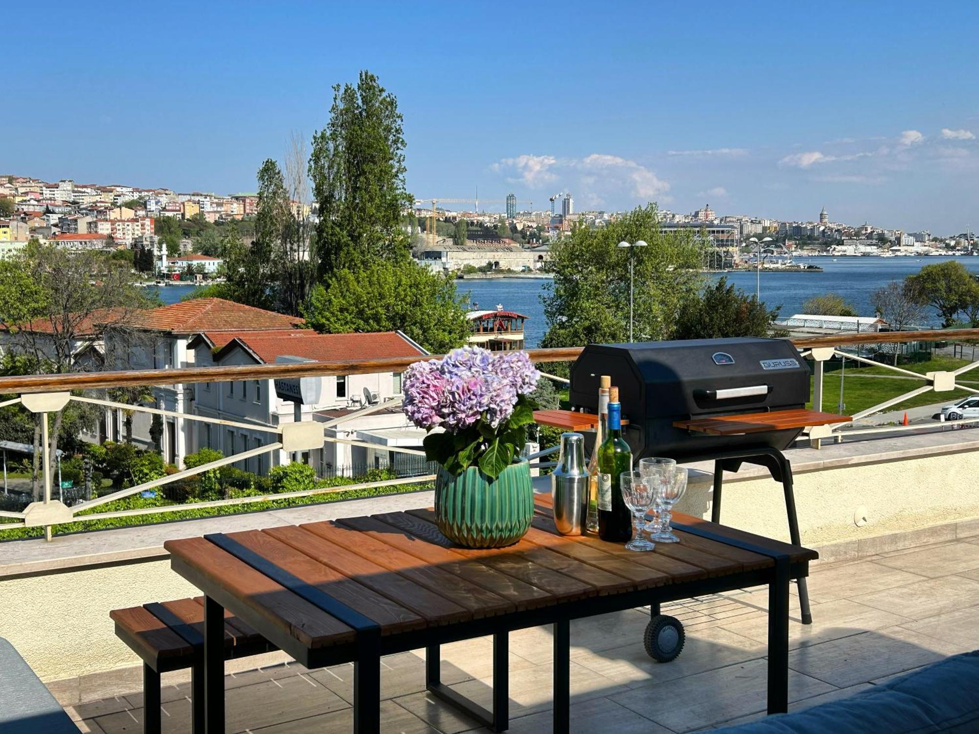 Waterfront Apartment By The Tram - Terrace With Dome & Golden Horn View In Fatih Istanbul Exterior foto